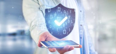 Smartphone ve kalkan simgesi, web güvenlik kavramı, 3d render holding erkek eller