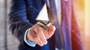 Bir ağ bağlantısı - 3d render uçan bir Ethereum Kripto para birimi işaret tutan bir işadamı görünümünü