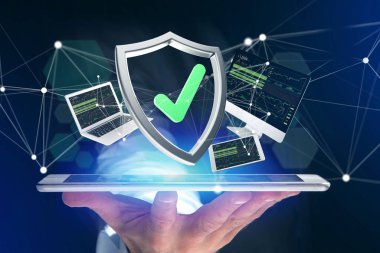 Aygıtları ve ağ üzerinde bir futuristik bir arayüze görüntülenen çevrili bir kalkan simge görünümü 