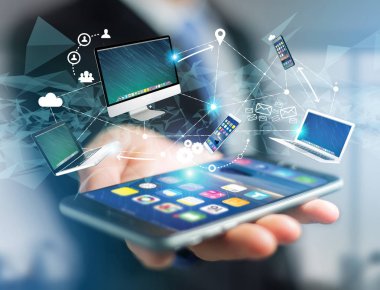 Bir bilgisayar ve interantional ağ - fütüristik bir arabirim üstünde gösterilen aygıtlar görünümünü Multimedya ve teknoloji kavramı