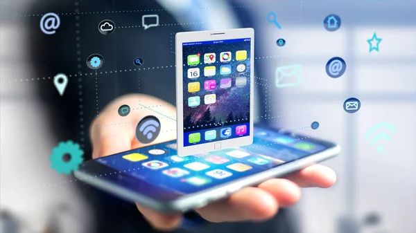 Vista Empresário Usando Smartphone Com Tablet Circundante Por Aplicativo Ícone — Fotografia de Stock