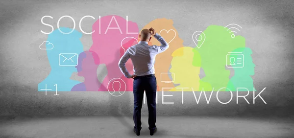 Вид Бизнесмена Перед Цветной Коллективной Работой Социальной Сети Значком Рендеринга — стоковое фото