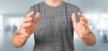 Rahat bir gencin elele bir boş görünümünü 