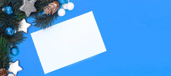 Vista Natal Branco Feriados Cartão Saudação Fundo Azul — Fotografia de Stock