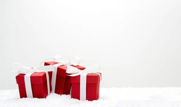 Vista Decoración Las Fiestas Navidad Roja Sobre Fondo Blanco — Foto de Stock