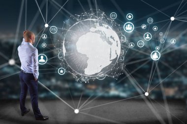 Uluslararası ağ dünya ve bağlantı - fütüristik bir arabirim üstünde görüntülenen bir duvarla önünde bir işadamı görünümünü teknoloji ve iş kavramı