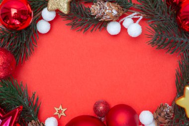 Kırmızı bir arka plan üzerinde kırmızı Noel tatil dekorasyon görünümü