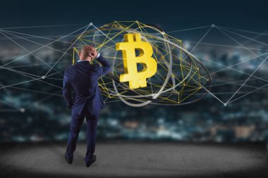 Bir duvar bir ağ bağlantı - 3d render uçan Bitcoin Kripto para birimi işaretiyle önünde bir işadamı görünümünü