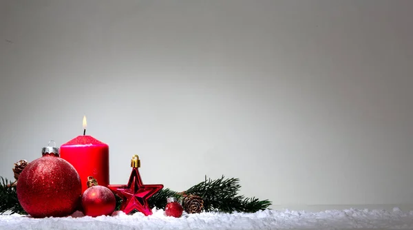 Vista Natale Rosso Decorazione Vacanze Uno Sfondo Bianco — Foto Stock