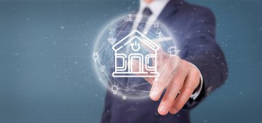 Görünüm simgesi, istatistikleri ve veri 3d render ile akıllı ev arayüzü tutan işadamı