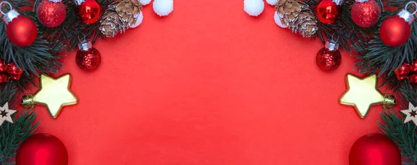 Blick Auf Rote Weihnachtsdekoration Auf Rotem Hintergrund — Stockfoto
