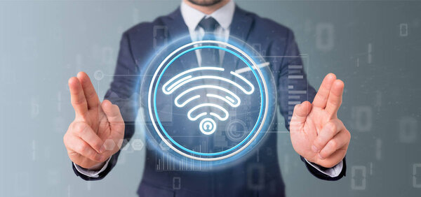 Вид Businessman держащего значок WiFi со статусами и бинарным кодом 3d рендеринга
