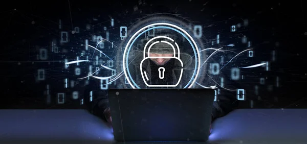 Хакер тримає значок замка безпеки зі статистикою та бі — стокове фото