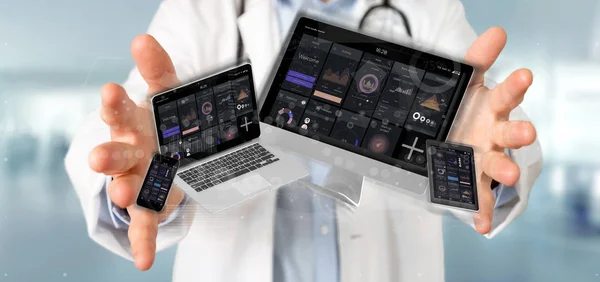 Médico segurando Dispositivos conectados a uma rede multimídia em nuvem 3 — Fotografia de Stock