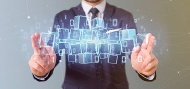 Blockchain küp ve ikili veri 3 bulutu tutan işadamı