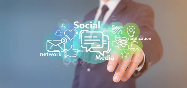Üzletember kezében egy felhő a szociális média hálózat ikon — Stock Fotó
