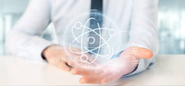 Veri ile çevrili bir atom simgesi tutan işadamı