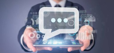 Arka planda verilerle ileti simgesi tutan bir Işadamı görünümü-3B işleme