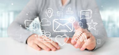 Sosyal medya ağ simgesi bir bulut tutan işadamı