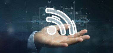 Her yerde verilerle WiFi simgesi tutan işadamı