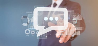 Arka planda verilerle ileti simgesi tutan bir Işadamı görünümü-3B işleme