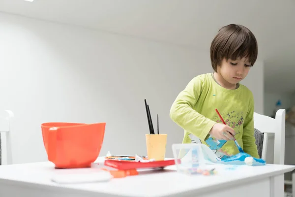 Little boy at home drawing and playing — Stock Photo, Image