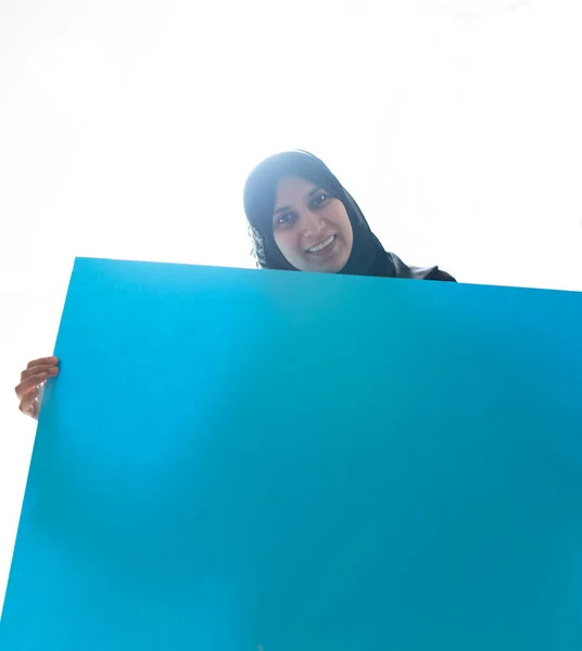 Молодая Предпринимательница Голубым Знаменем — стоковое фото