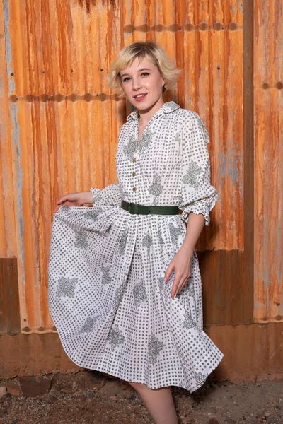 Beautiful Young Blonde Woman Vintage Housedress — Stock Photo, Image