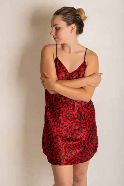 Pretty Petite Brunette Red Black Dress — Stock Photo, Image