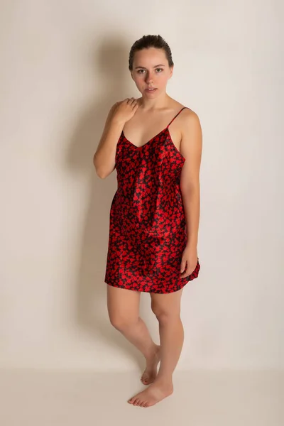 Pretty Petite Brunette Red Black Dress — Stock Photo, Image