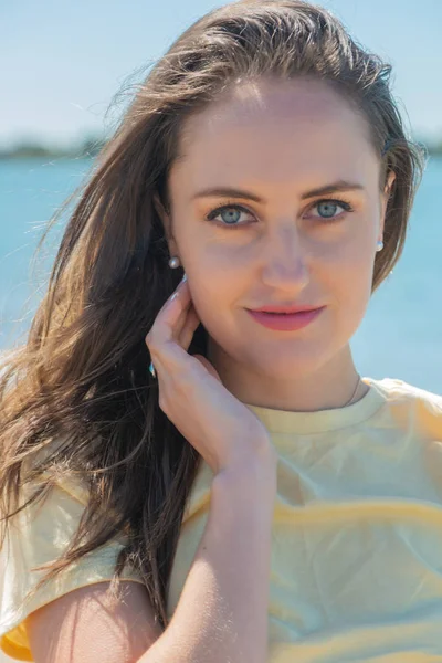 Brunette in yellow — Stock Photo, Image