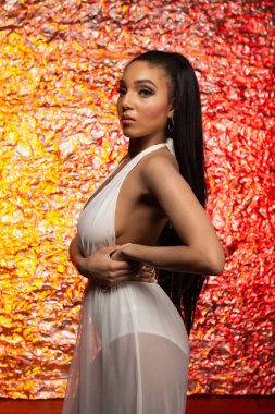 Beyaz uzun boylu esmer