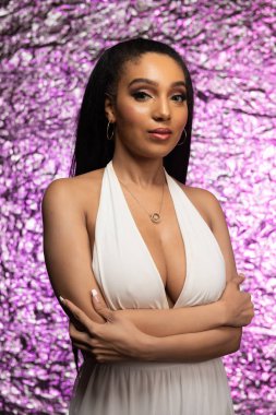 Beyaz uzun boylu esmer