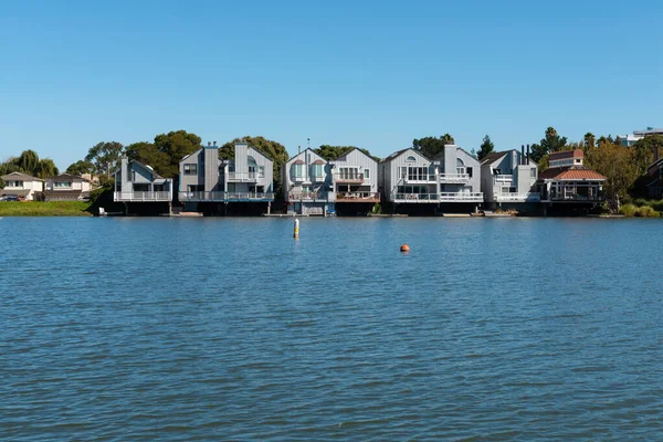 Waterfront homes — Stock Photo, Image