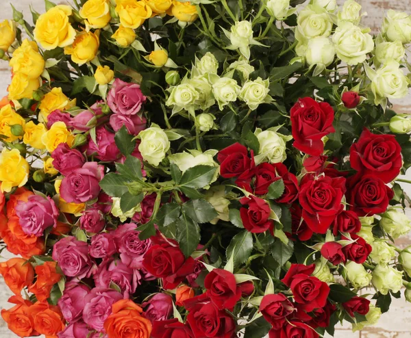 Sfondo Bouquet Fiori Rose Gialle Rosse — Foto Stock