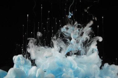 Sudaki akrilik renkler. Mürekkep lekesi. Soyut arkaplan.