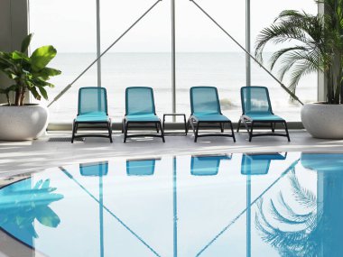 Yüzme havuzlu spa alanı 