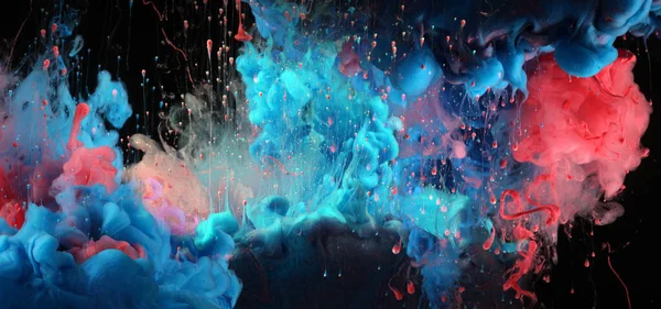 Acryl Blauwe Rode Kleuren Het Water Inktvlek Abstracte Zwarte Achtergrond — Stockfoto