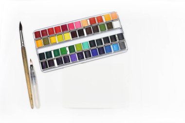 Suluboya ile kutucuk ve boş ışık kopyalama arkaplanı üzerine fırça