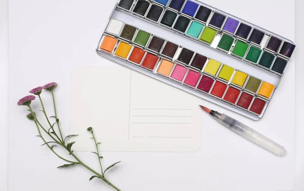 Vazio Com Aquarelas Pincel Paleta Sobre Fundo Papel Branco Deitado — Fotografia de Stock