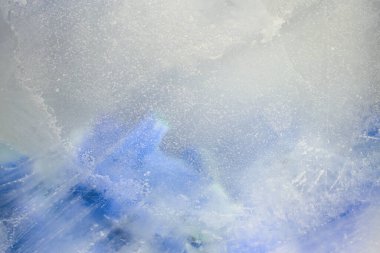 Donmuş buzlu yumuşak odaklı mavi cam dumanı. Soyut doğal bulanık arkaplan.
