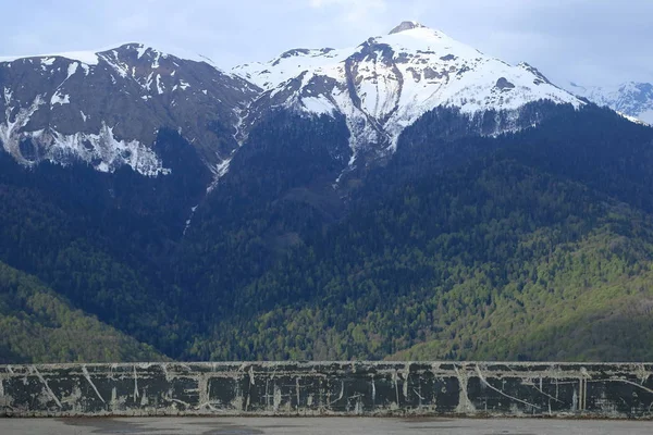 Besneeuwde Toppen Van Het Kaukasus Gebergte Sotsji Mei — Stockfoto