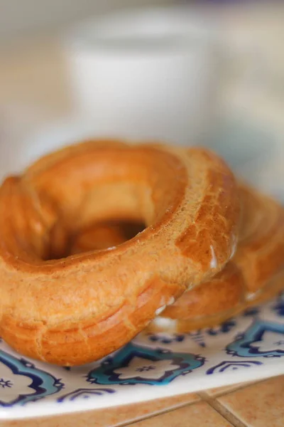 Buenos Días Café Expreso Una Taza Porcelana Platillo Anillo Pastel —  Fotos de Stock