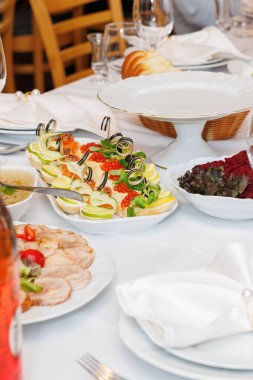 Düğün masası için atıştırmalık, atıştırmalık ve atıştırmalık seti.