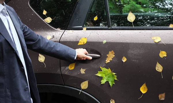 Man Hand Holds Car Door Handle Yellow Autumn Foliage Water — Stock Photo, Image