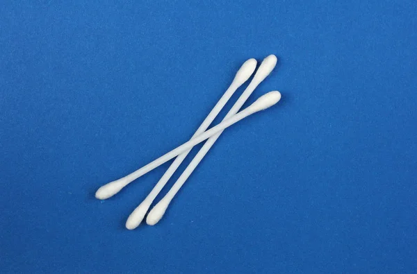 Three White Cotton Swabs Buds Personal Hygiene Treatment Wounds Blue — Stock Photo, Image