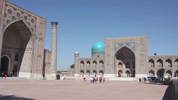 Samarkand Uzbekistan September 2015 Side View Registan Square Ulugh Beg — Stock Video