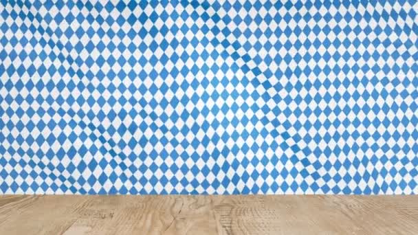Oktoberfest blauwe geometrische patroon. Germanys Oktoberfest 's werelds grootste bier Festival. Oktoberfest en Beierse vlag patroon met houten tafel — Stockvideo