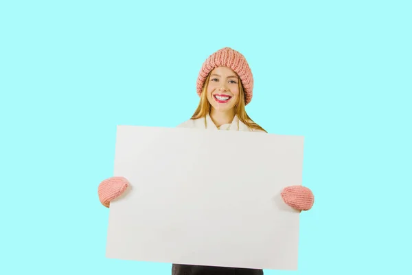 Beautiful girl holding a blank poster for text or advertising — Stock Photo, Image