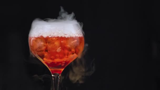 Glass of red cocktail with dry ice — Stock Video
